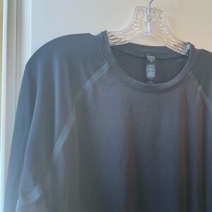 Lululemon Crew Neck Long Sleeve Shirt. Has mixed media zip pocket. Reflective.